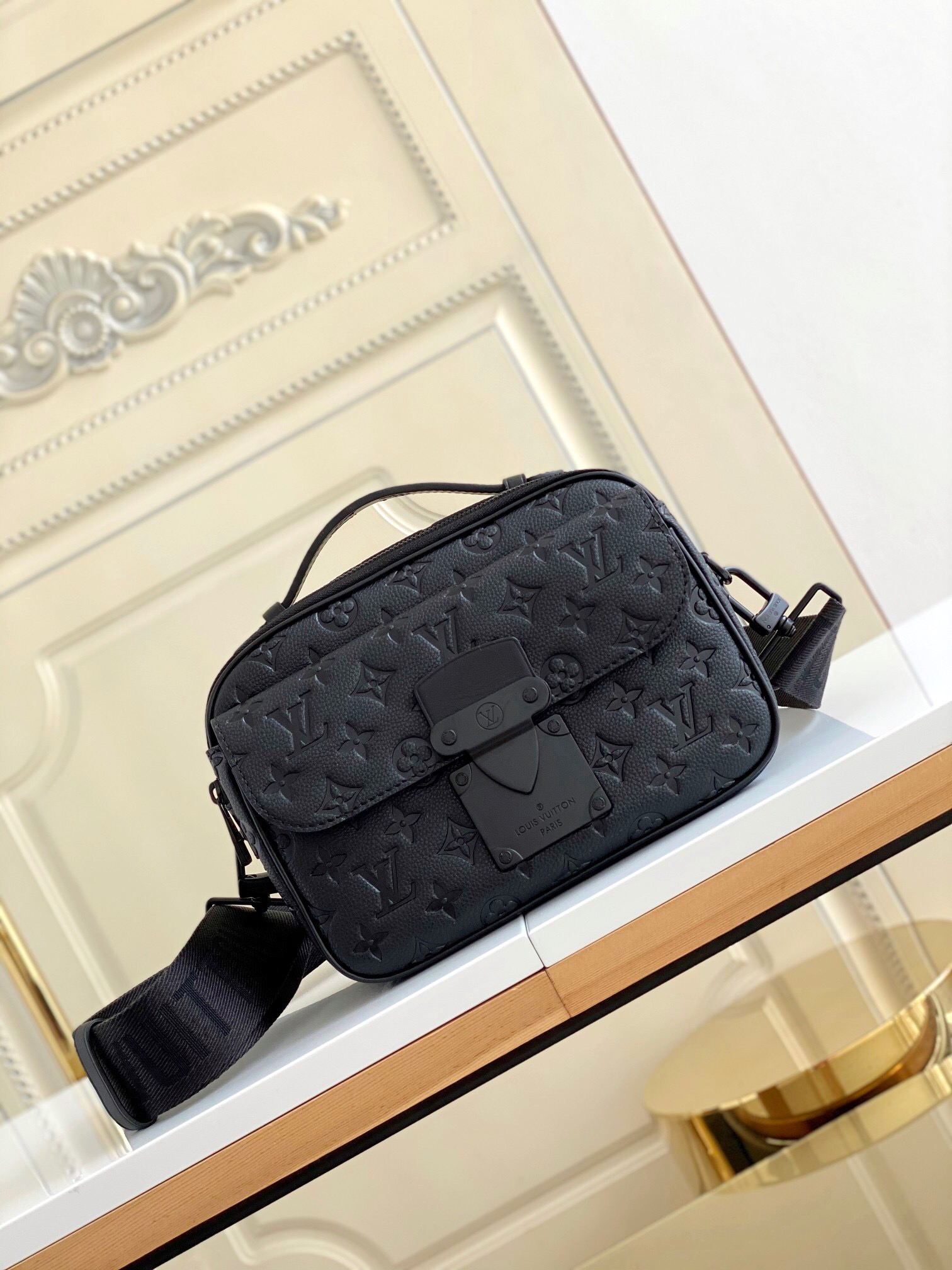 S Lock Messenger Bag